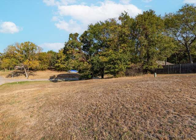 Property at 3720 Ravenwood Dr, Bartlesville, OK 74006