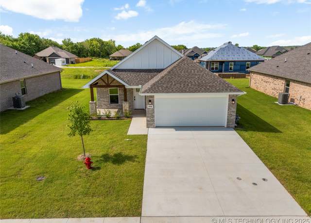 Property at 28006 E 108th St S, Coweta, OK 74014, 3 beds, 2 baths