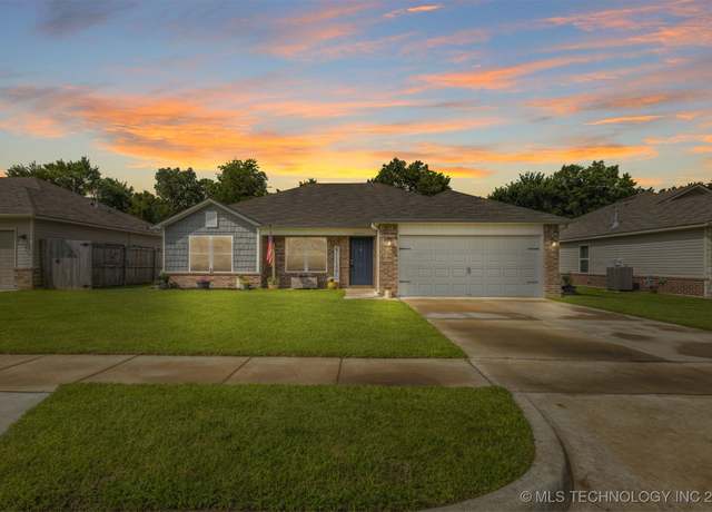 Property at 2829 E Quincy St, Broken Arrow, OK 74014, 3 beds, 2 baths