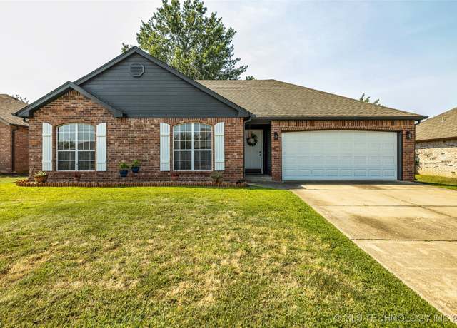 Property at 11006 E 119th St, Collinsville, OK 74021, 3 beds, 2 baths