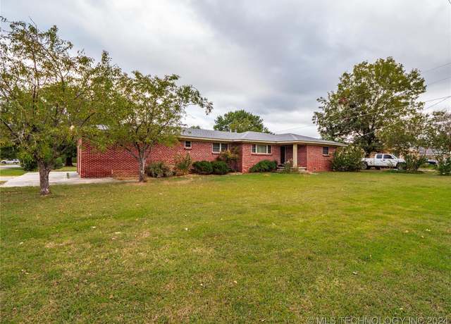 Property at 1600 9th St, Mcalester, OK 74501, 3 beds, 2 baths