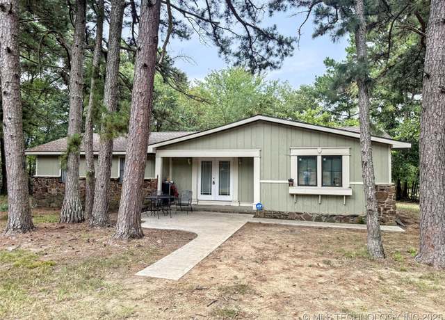 Property at 117 Baron Dr, Tahlequah, OK 74464, 4 beds, 2 baths