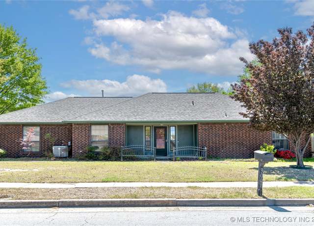 Property at 3001 W Broadway St, Broken Arrow, OK 74012, 3 beds, 2 baths