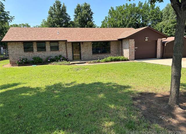 Property at 1339 E 9th St, Cushing, OK 74023, 3 beds, 1.5 baths