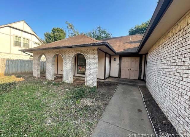 Property at 909 W Decatur St, Broken Arrow, OK 74011, 3 beds, 2 baths