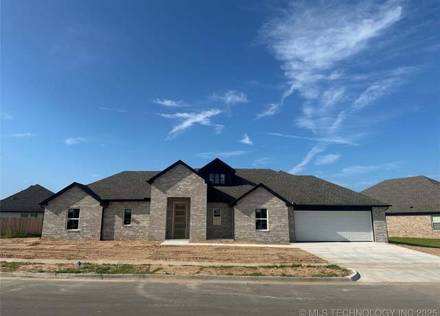 Property at 7410 E 155th St S, Bixby, OK 74008, 3 beds, 2 baths