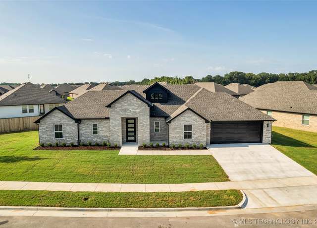 Property at 7410 E 155th St S, Bixby, OK 74008, 3 beds, 2 baths