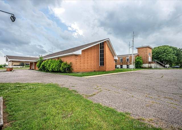Property at 2000 W 32nd, Ada, OK 74820, 10 beds, 1 bath