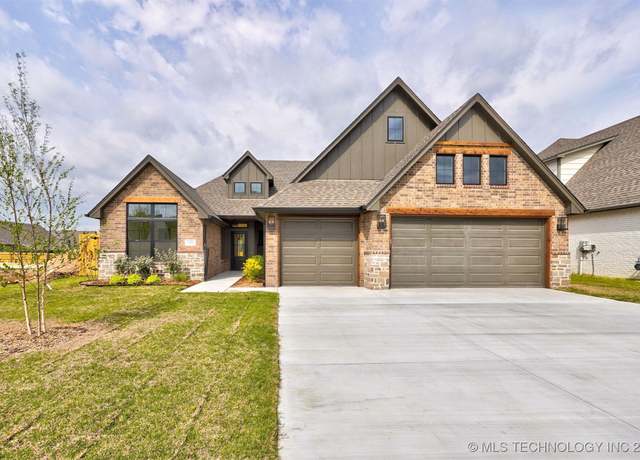 Property at 1420 N 72nd St S, Broken Arrow, OK 74014, 4 beds, 2 baths