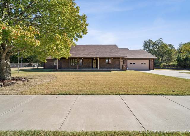 Property at 601 N Okmulgee Ave, Okmulgee, OK 74447, 2 beds, 2.5 baths