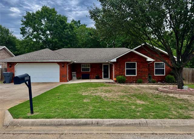 Property at 1220 John, Ardmore, OK 73401, 3 beds, 2 baths