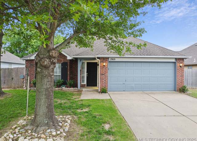Property at 2909 W Norman St, Broken Arrow, OK 74012, 3 beds, 2 baths