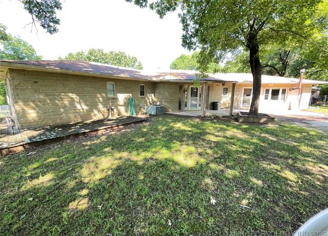 Property at 116800 S 4300 Rd, Porum, OK 74455, 3 beds, 2.5 baths