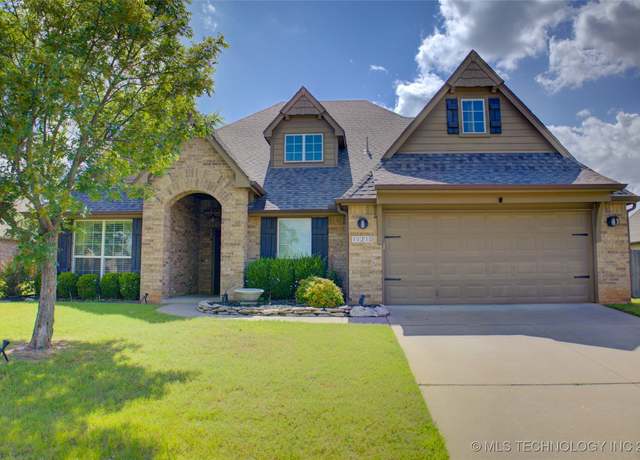 Property at 11210 E Lawrence St, Jenks, OK 74037, 4 beds, 2.5 baths