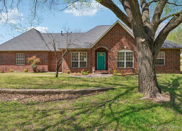 Property at 1805 College Park Rd, Claremore, OK 74017, 4 beds, 2.5 baths