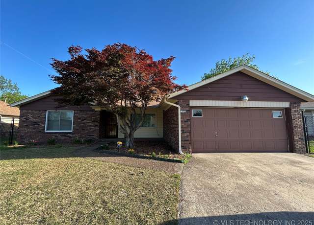 Property at 522 E Newton Pl, Tulsa, OK 74106, 3 beds, 2 baths