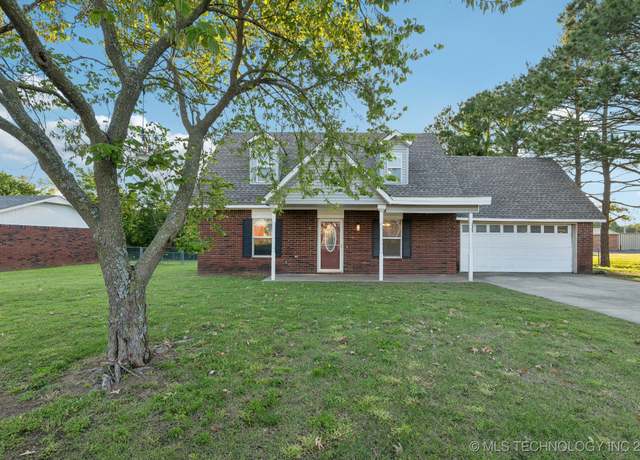 Property at 71 S Gladd Rd, Fort Gibson, OK 74434, 3 beds, 2 baths