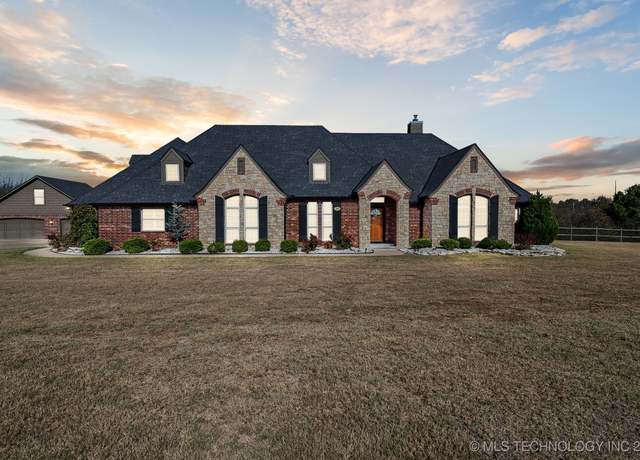 Property at 2001 E 158th St, Skiatook, OK 74070, 4 beds, 3.5 baths