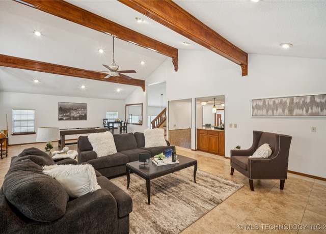 Property at 6226 E 98th St, Tulsa, OK 74137, 3 beds, 3.5 baths