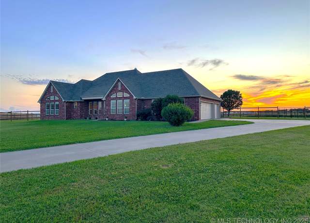 Property at 28703 N 3964 Rd, Ochelata, OK 74051, 3 beds, 2.5 baths