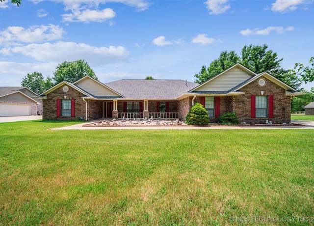 Property at 1208 NE 5th St, Pryor, OK 74361, 4 beds, 3 baths