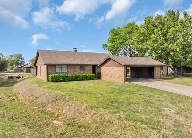 Property at 35 Overland Rd, Ardmore, OK 73401, 3 beds, 2 baths