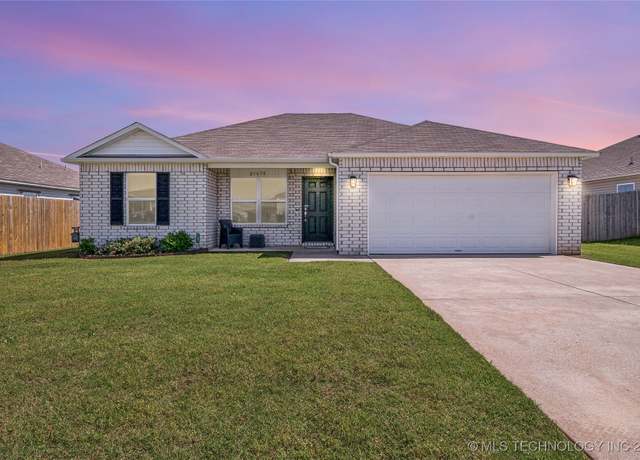 Property at 23630 E 114th St, Broken Arrow, OK 74014, 3 beds, 2 baths