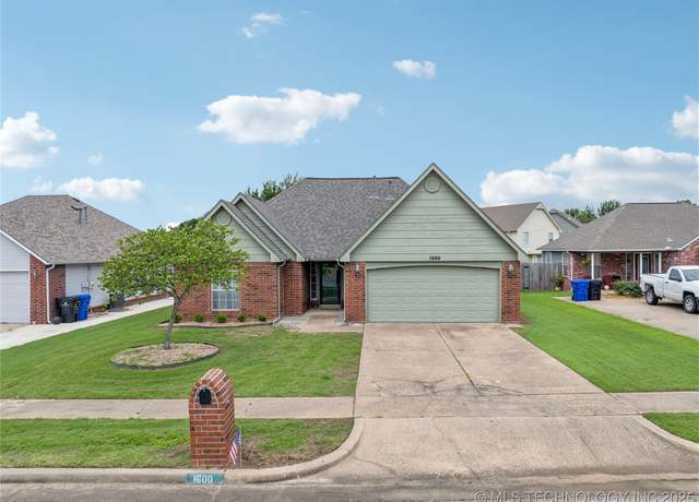 Property at 1600 S Ironwood Ave, Broken Arrow, OK 74012, 3 beds, 2 baths