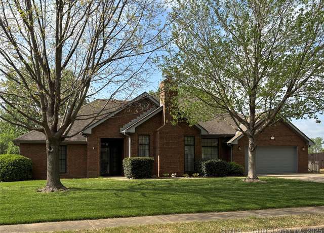 Property at 5708 Parkhill Pl, Bartlesville, OK 74006, 4 beds, 2.5 baths
