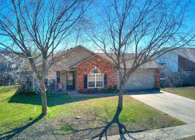 Property at 12008 E 115th Pl, Collinsville, OK 74021, 3 beds, 2 baths
