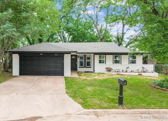 Property at 602 S Sunset Dr, Claremore, OK 74017, 3 beds, 1.5 baths