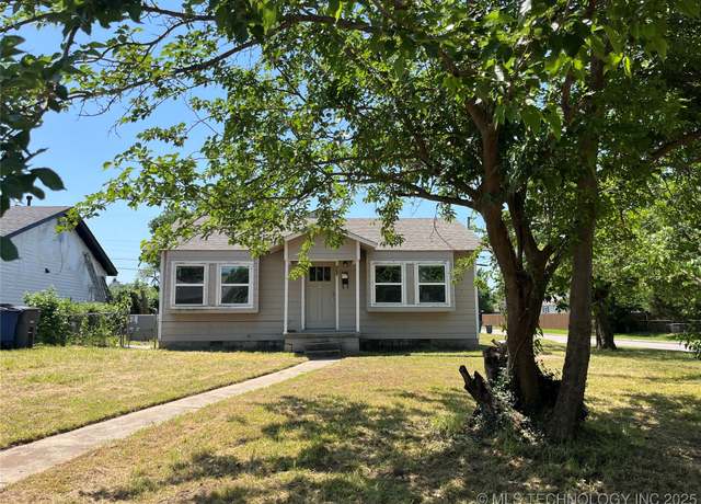Property at 304 E 45th Ct, Tulsa, OK 74105, 4 beds, 2 baths