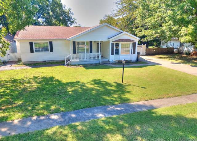 Property at 726 N Ash Ave, Broken Arrow, OK 74012, 3 beds, 2 baths