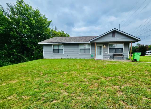 Property at 219 E 10th Ave, Bristow, OK 74010, 3 beds, 1 bath