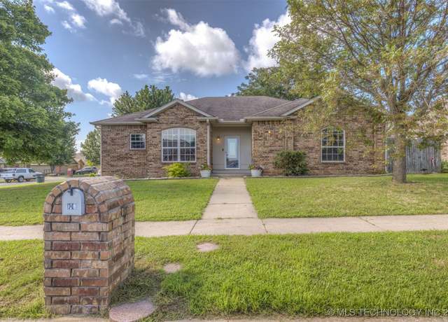 Property at 108 W 135th St, Skiatook, OK 74070, 3 beds, 2 baths