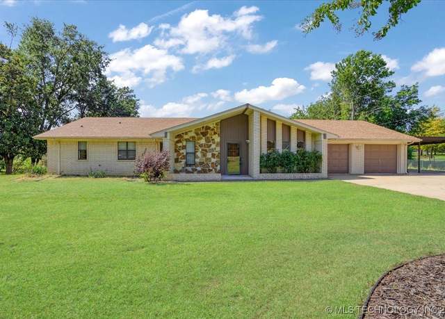 Property at 2621 Chuckwa St, Durant, OK 74701, 3 beds, 2.5 baths