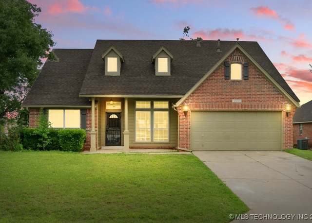 Property at 20001 E 46th St, Broken Arrow, OK 74014, 4 beds, 3 baths