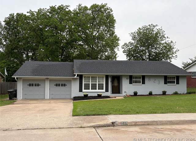 Property at 823 Sooner Park Dr, Bartlesville, OK 74006, 3 beds, 2 baths