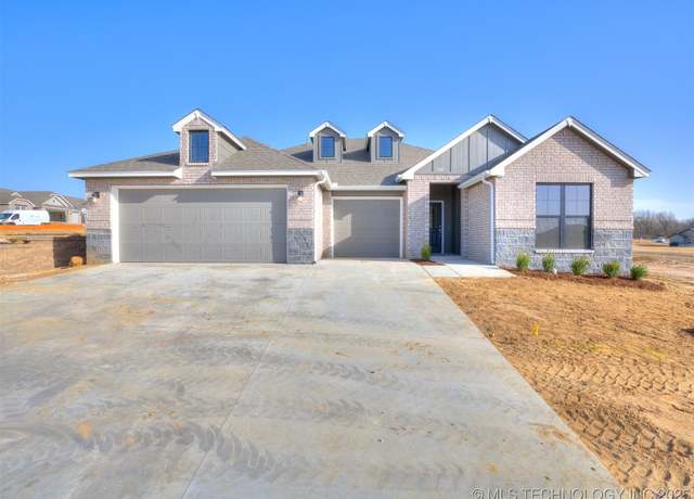 Property at 7309 E 90th Pl, Owasso, OK 74055, 4 beds, 3 baths