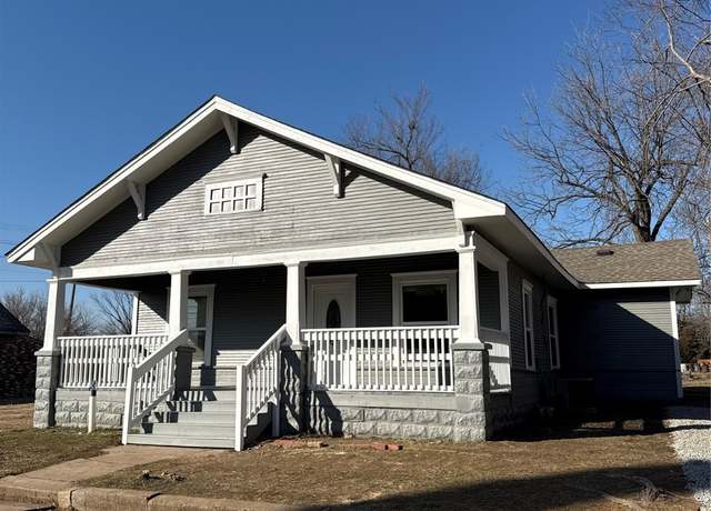Property at 310 W Maple St, Cushing, OK 74023, 3 beds, 1 bath
