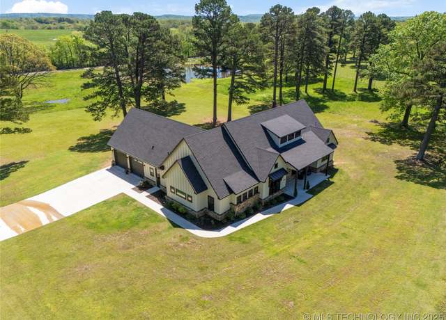 Property at 19555 S 550 Rd, Tahlequah, OK 74464, 3 beds, 2.5 baths