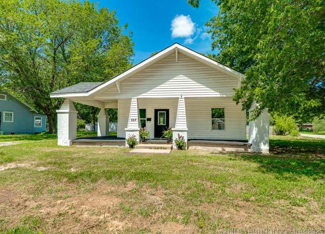 Property at 823 N Oak, Ada, OK 74820, 3 beds, 2 baths