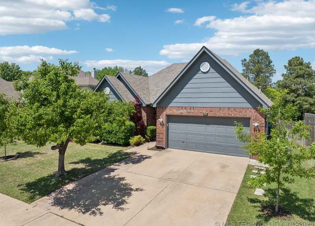 Property at 2708 W Oakland St, Broken Arrow, OK 74012, 3 beds, 2 baths