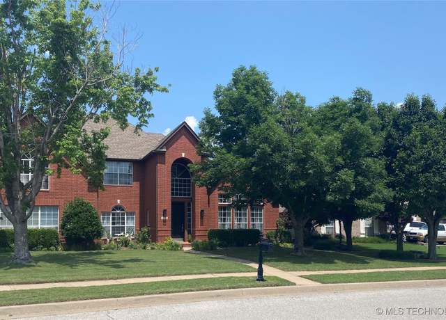 Property at 1816 W Sandusky St, Broken Arrow, OK 74012, 4 beds, 3.5 baths