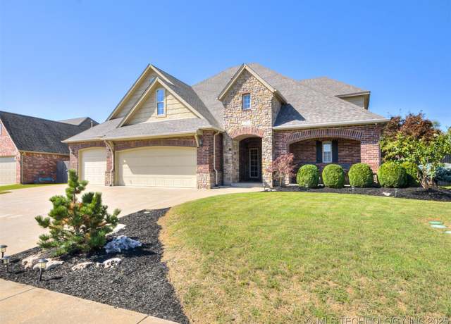 Property at 15002 S Justin Ave, Glenpool, OK 74033, 4 beds, 2.5 baths