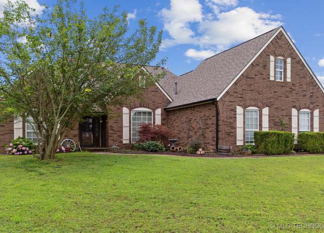 Property at 15374 Lakewood Ct, Claremore, OK 74017, 3 beds, 2 baths