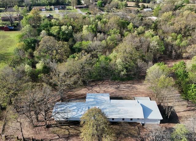 Property at 17022 S 579 Rd, Tahlequah, OK 74464, 5 beds, 3 baths