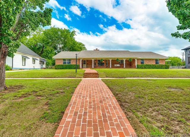 Property at 121 W 17th St, Ada, OK 74820, 3 beds, 3 baths
