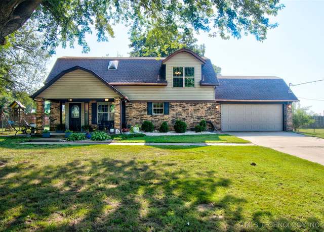 Property at 2940 N 17th St, Muskogee, OK 74401, 3 beds, 2 baths