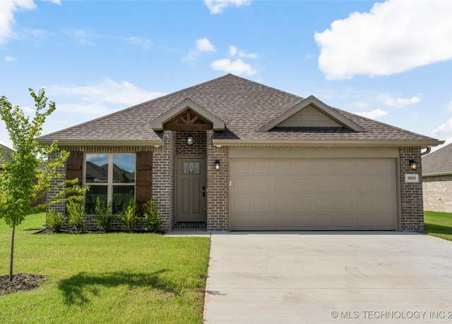 Property at 28026 E 108th St S, Coweta, OK 74014, 4 beds, 2 baths